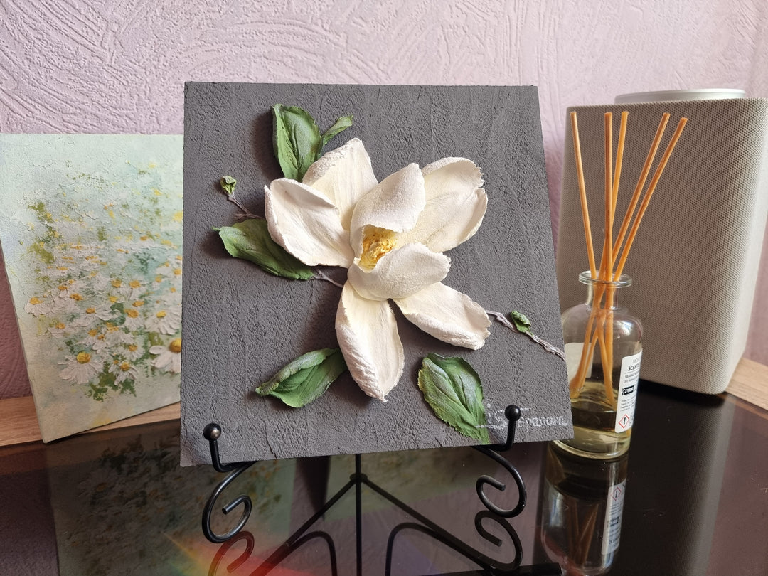 White Magnolia - Flower relief