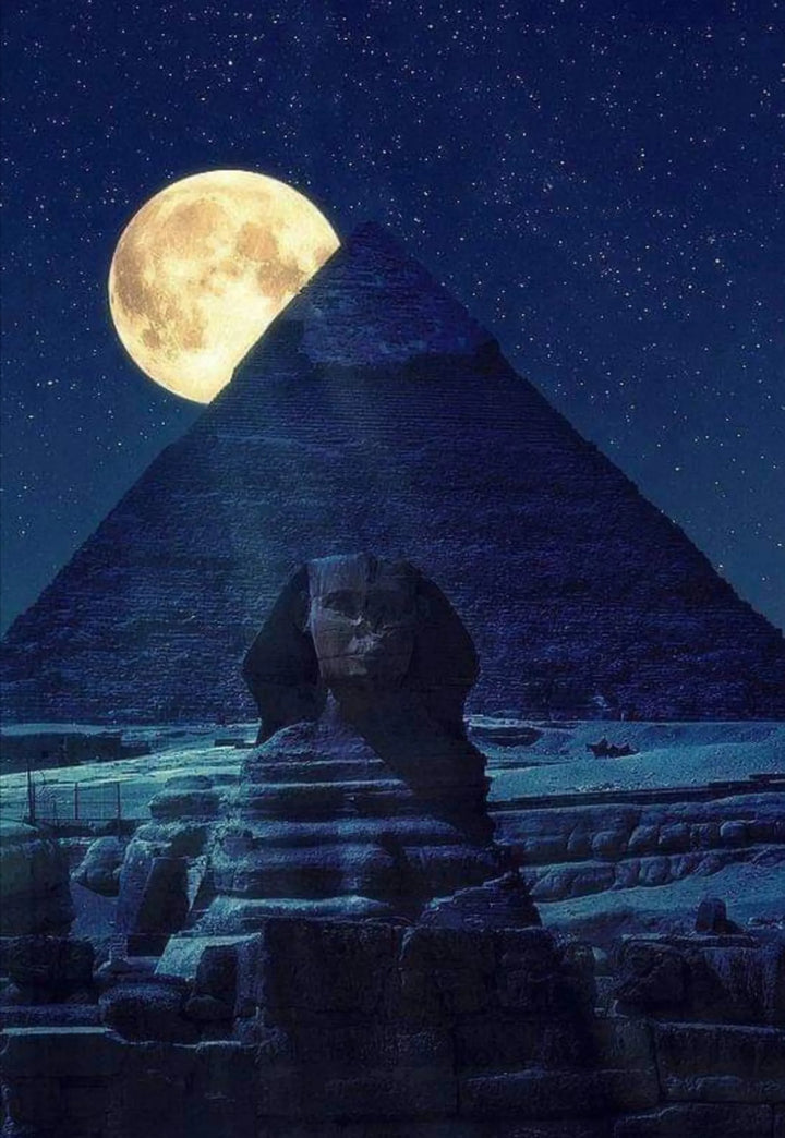 PyraMoon